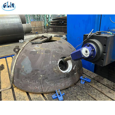 Αφού σχηματιστεί η ημισφαιρική κεφαλή, ανοίγονται οπές και πραγματοποιείται ενίσχυση σύμφωνα με υπολογισμούς πίεσης για να διασφαλιστεί η αντοχή.